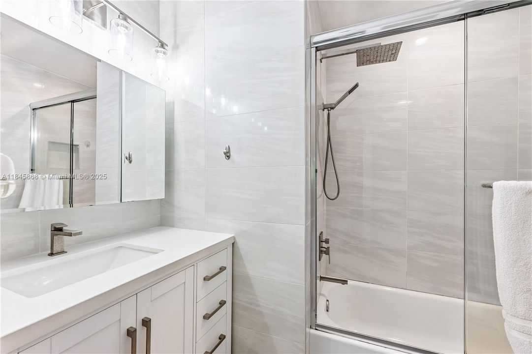 For Sale: $1,695,000 (4 beds, 3 baths, 1926 Square Feet)