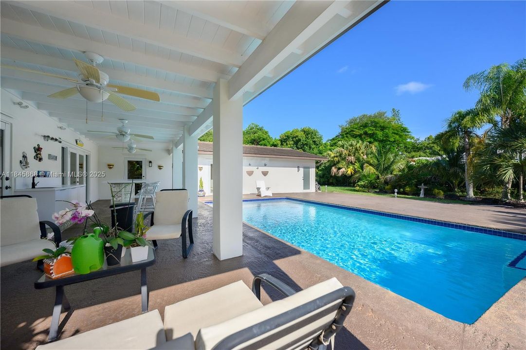 For Sale: $1,695,000 (4 beds, 3 baths, 1926 Square Feet)