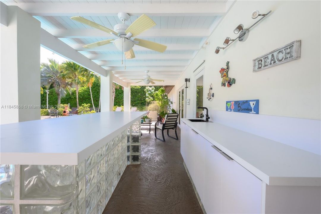 For Sale: $1,695,000 (4 beds, 3 baths, 1926 Square Feet)