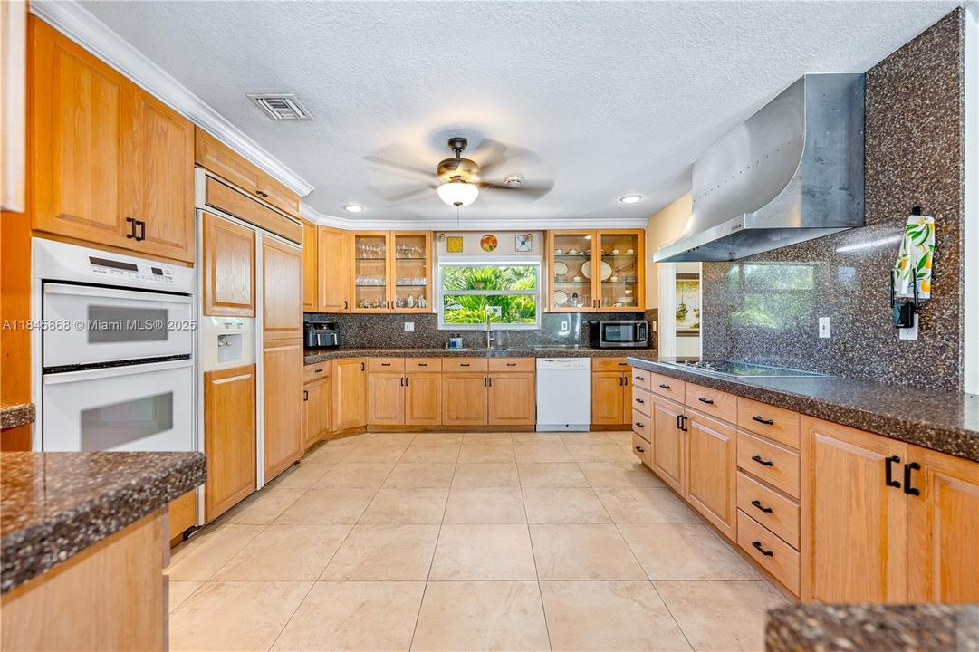 For Sale: $1,695,000 (4 beds, 3 baths, 1926 Square Feet)