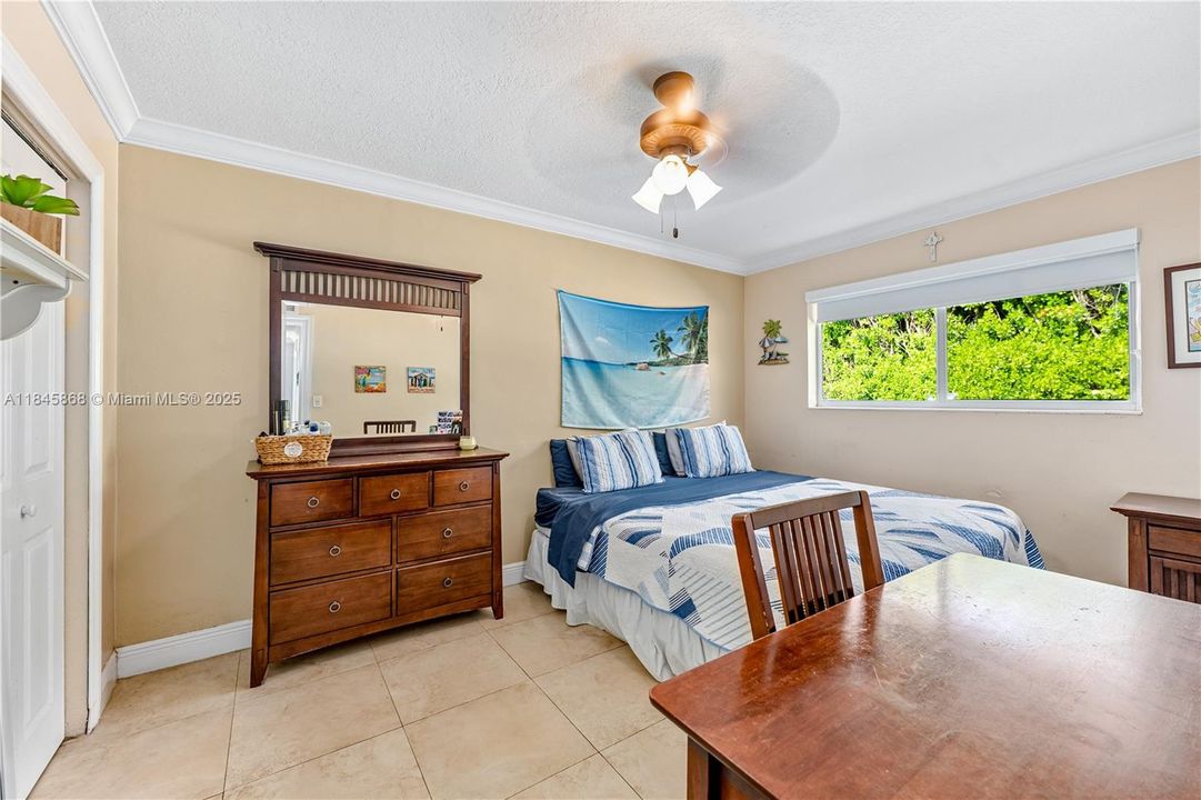 For Sale: $1,695,000 (4 beds, 3 baths, 1926 Square Feet)