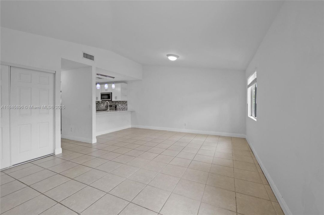 待售: $249,000 (3 贝兹, 2 浴室, 1179 平方英尺)