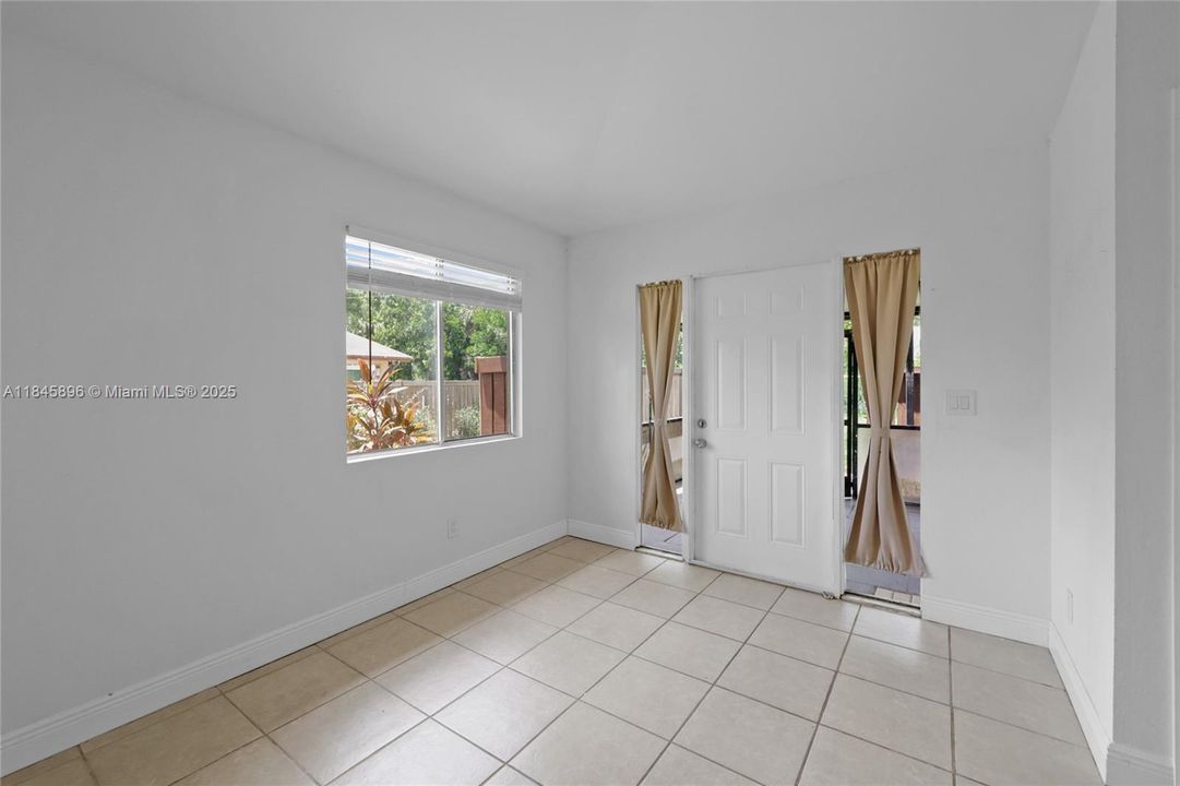 待售: $249,000 (3 贝兹, 2 浴室, 1179 平方英尺)