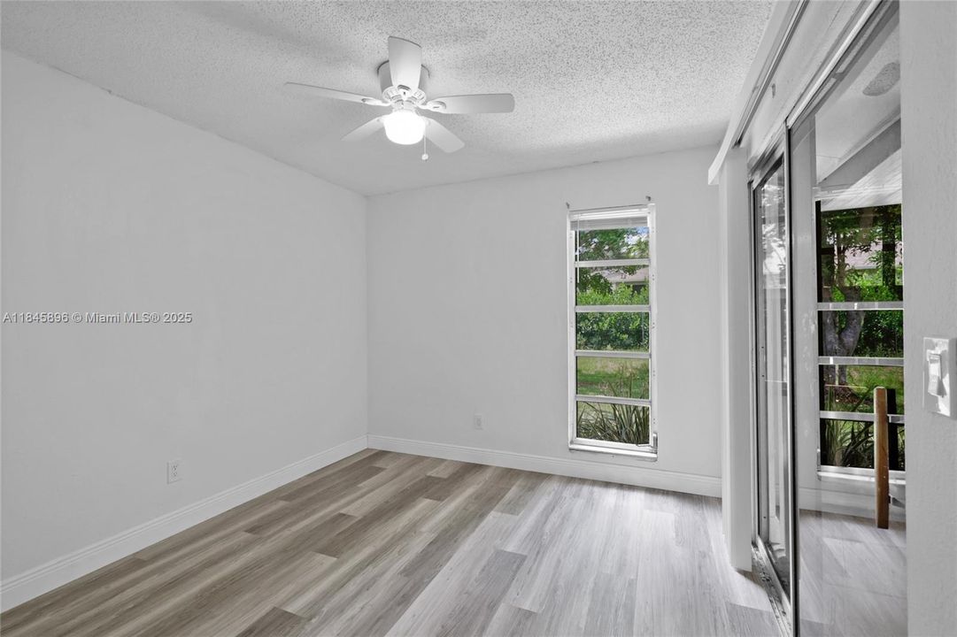 待售: $249,000 (3 贝兹, 2 浴室, 1179 平方英尺)