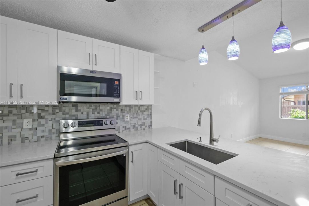 待售: $249,000 (3 贝兹, 2 浴室, 1179 平方英尺)