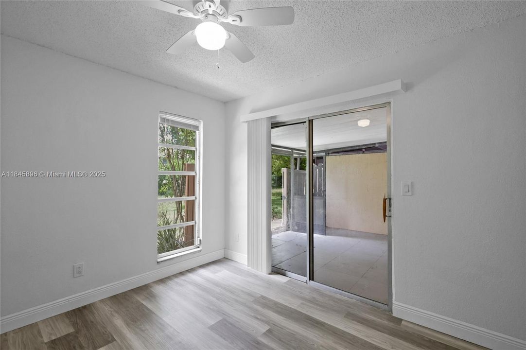 待售: $249,000 (3 贝兹, 2 浴室, 1179 平方英尺)