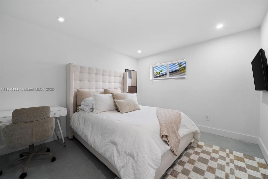 For Sale: $1,890,000 (5 beds, 3 baths, 2837 Square Feet)