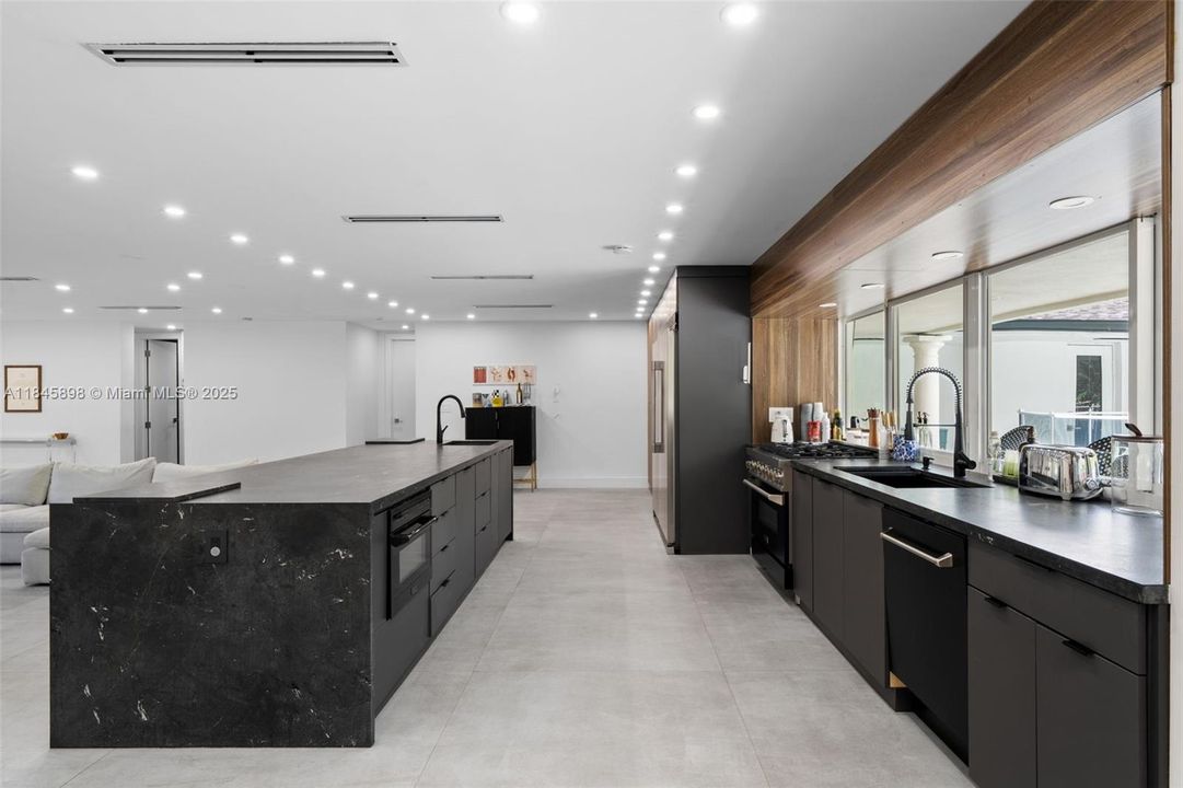 For Sale: $1,890,000 (5 beds, 3 baths, 2837 Square Feet)