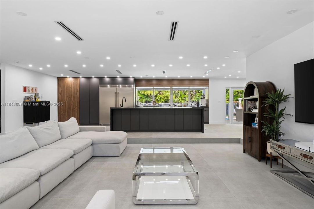 For Sale: $1,890,000 (5 beds, 3 baths, 2837 Square Feet)