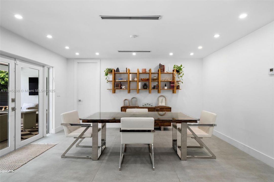 For Sale: $1,890,000 (5 beds, 3 baths, 2837 Square Feet)