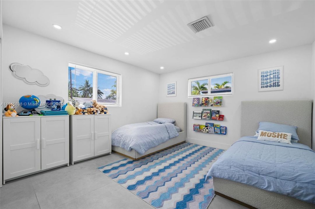 For Sale: $1,890,000 (5 beds, 3 baths, 2837 Square Feet)