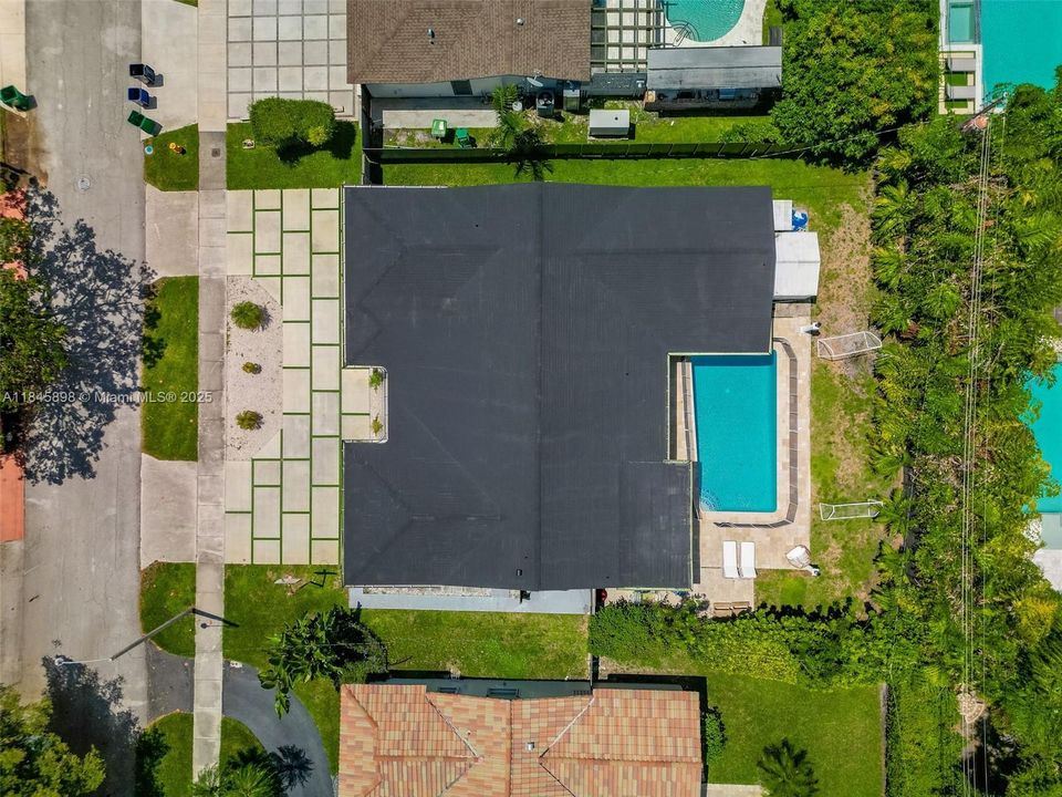 For Sale: $1,890,000 (5 beds, 3 baths, 2837 Square Feet)