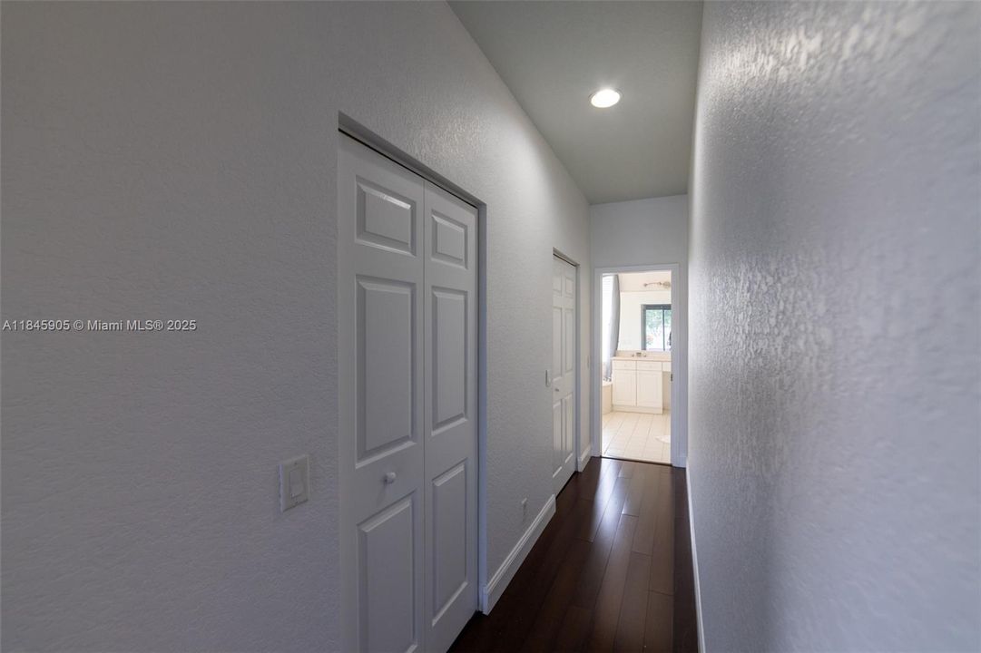 Activo con contrato: $6,650 (5 camas, 3 baños, 2599 Pies cuadrados)