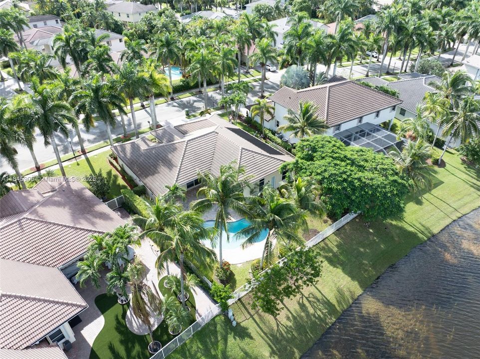 Activo con contrato: $6,650 (5 camas, 3 baños, 2599 Pies cuadrados)