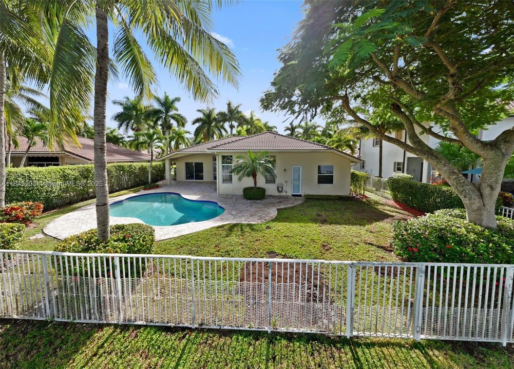 Activo con contrato: $6,650 (5 camas, 3 baños, 2599 Pies cuadrados)