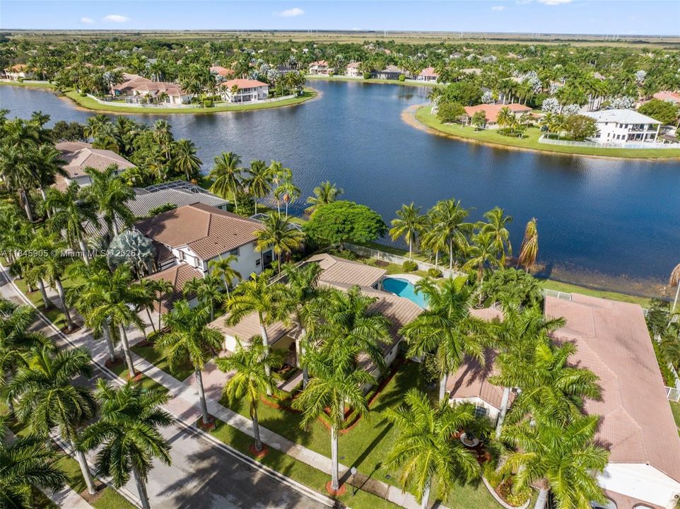 Activo con contrato: $6,650 (5 camas, 3 baños, 2599 Pies cuadrados)