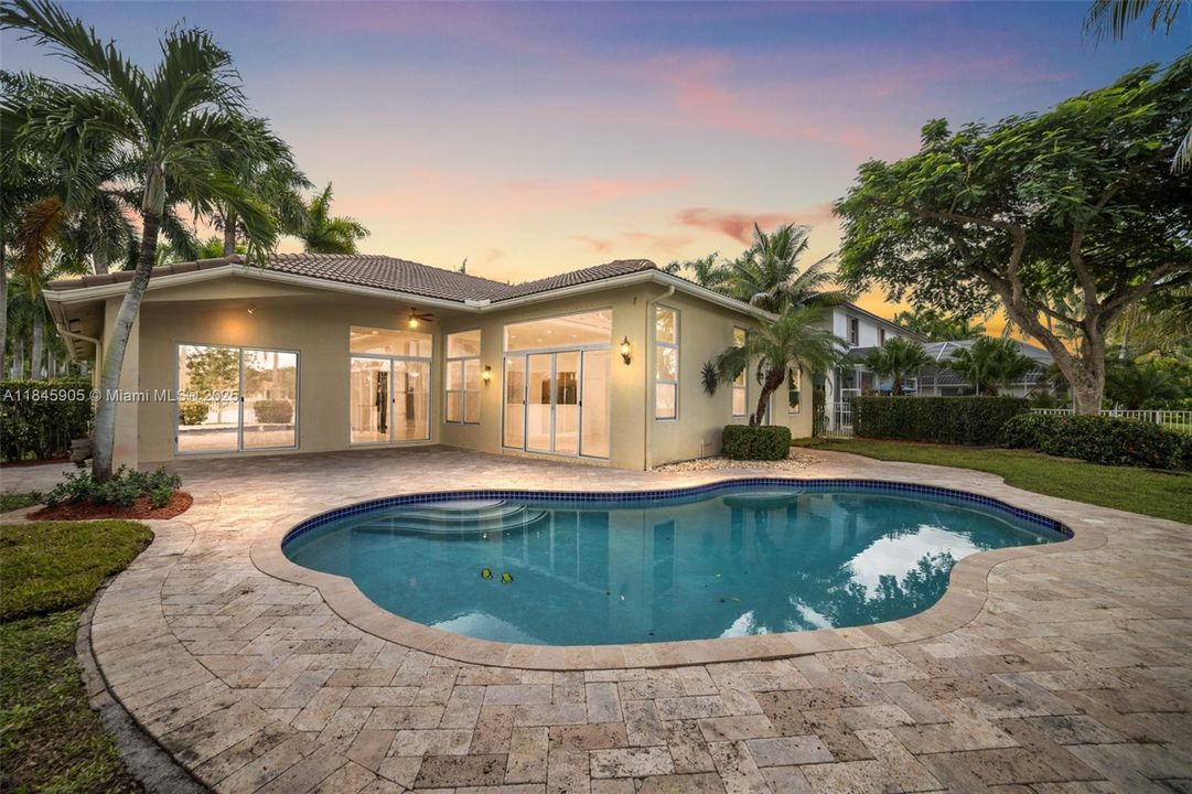 Activo con contrato: $6,650 (5 camas, 3 baños, 2599 Pies cuadrados)