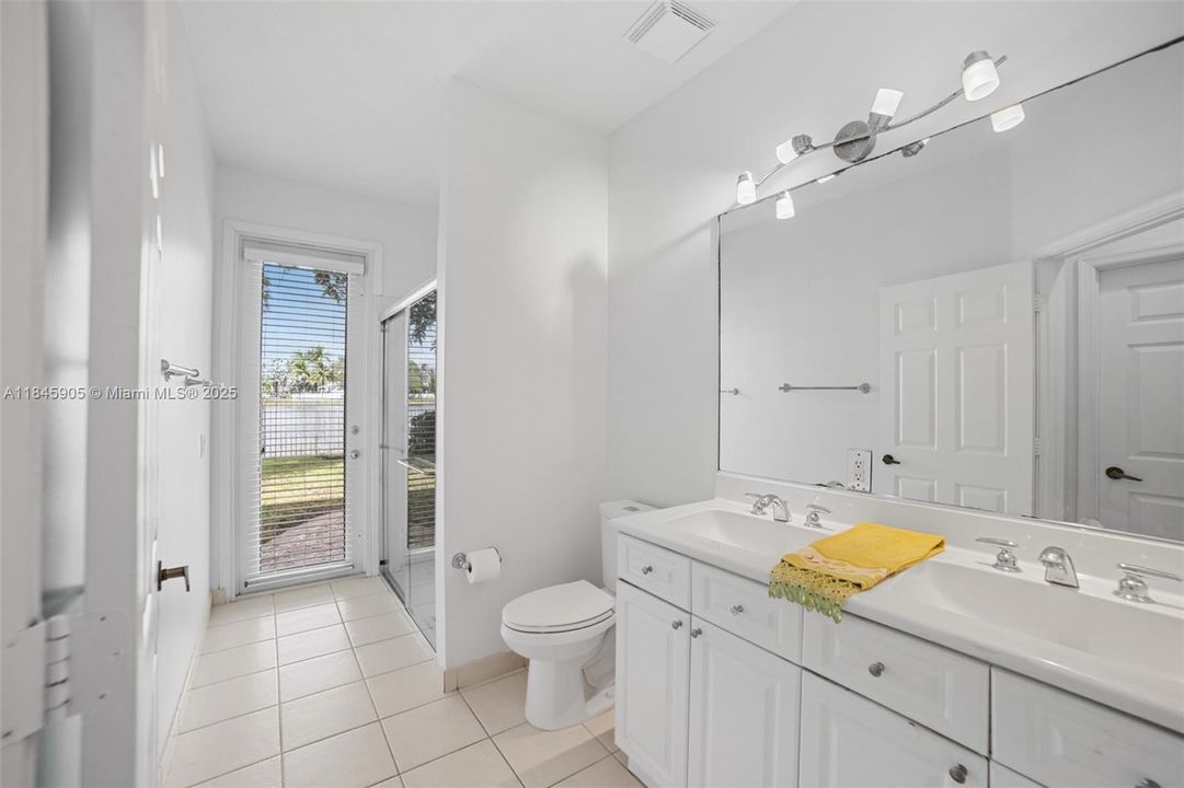 Activo con contrato: $6,650 (5 camas, 3 baños, 2599 Pies cuadrados)