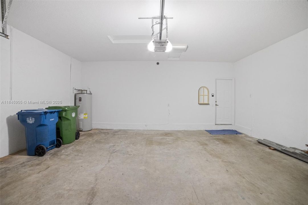 Activo con contrato: $6,650 (5 camas, 3 baños, 2599 Pies cuadrados)