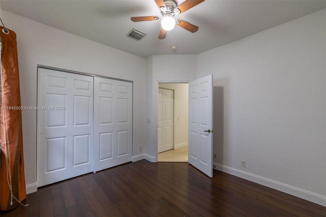 Activo con contrato: $6,650 (5 camas, 3 baños, 2599 Pies cuadrados)