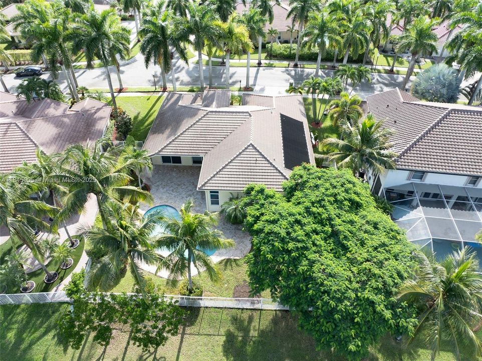 Activo con contrato: $6,650 (5 camas, 3 baños, 2599 Pies cuadrados)