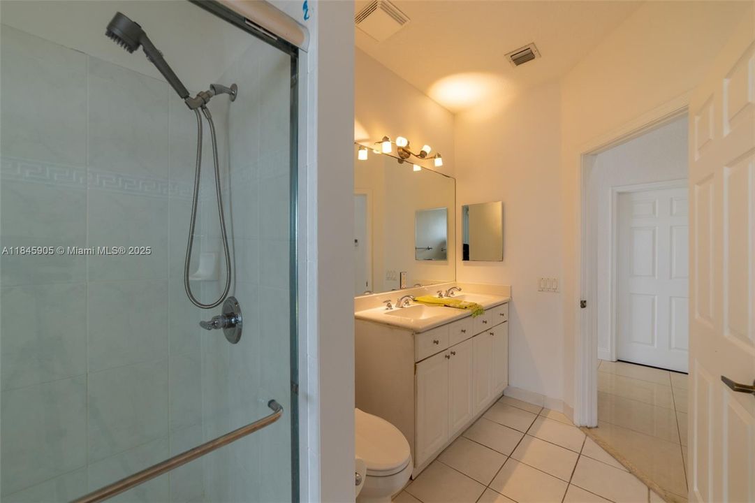 Activo con contrato: $6,650 (5 camas, 3 baños, 2599 Pies cuadrados)