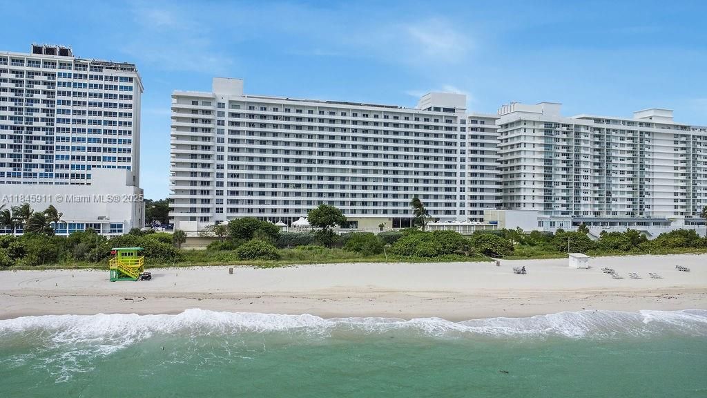 Под контрактом: $324,999 (2 спален, 2 ванн, 1048 Квадратных фут)