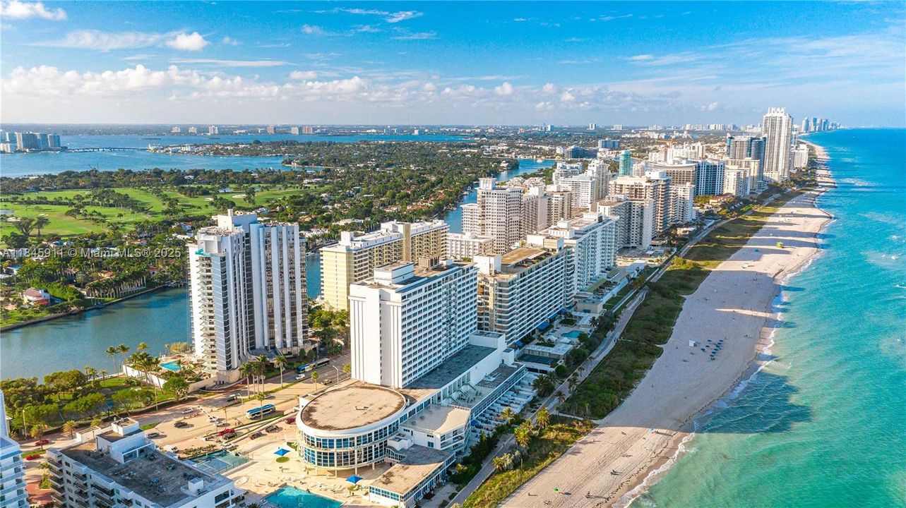 Под контрактом: $324,999 (2 спален, 2 ванн, 1048 Квадратных фут)