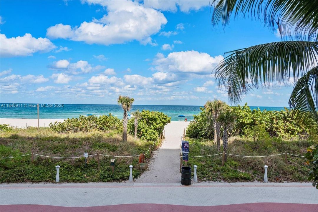 Под контрактом: $324,999 (2 спален, 2 ванн, 1048 Квадратных фут)