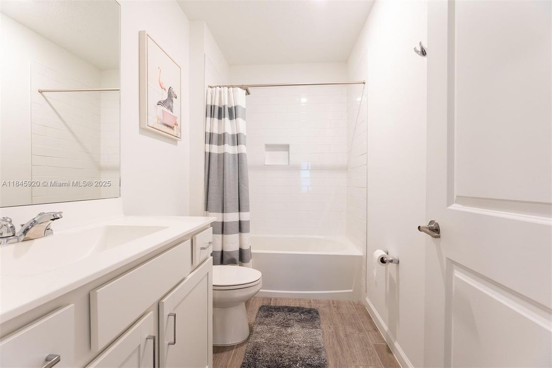 最近租的: $3,000 (6 贝兹, 3 浴室, 2589 平方英尺)