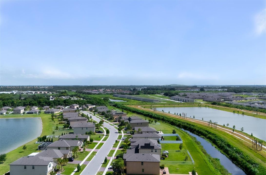 最近租的: $3,000 (6 贝兹, 3 浴室, 2589 平方英尺)