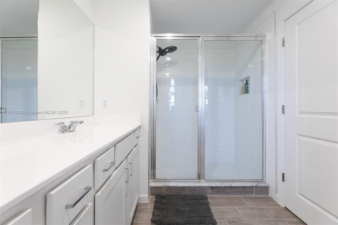 最近租的: $3,000 (6 贝兹, 3 浴室, 2589 平方英尺)