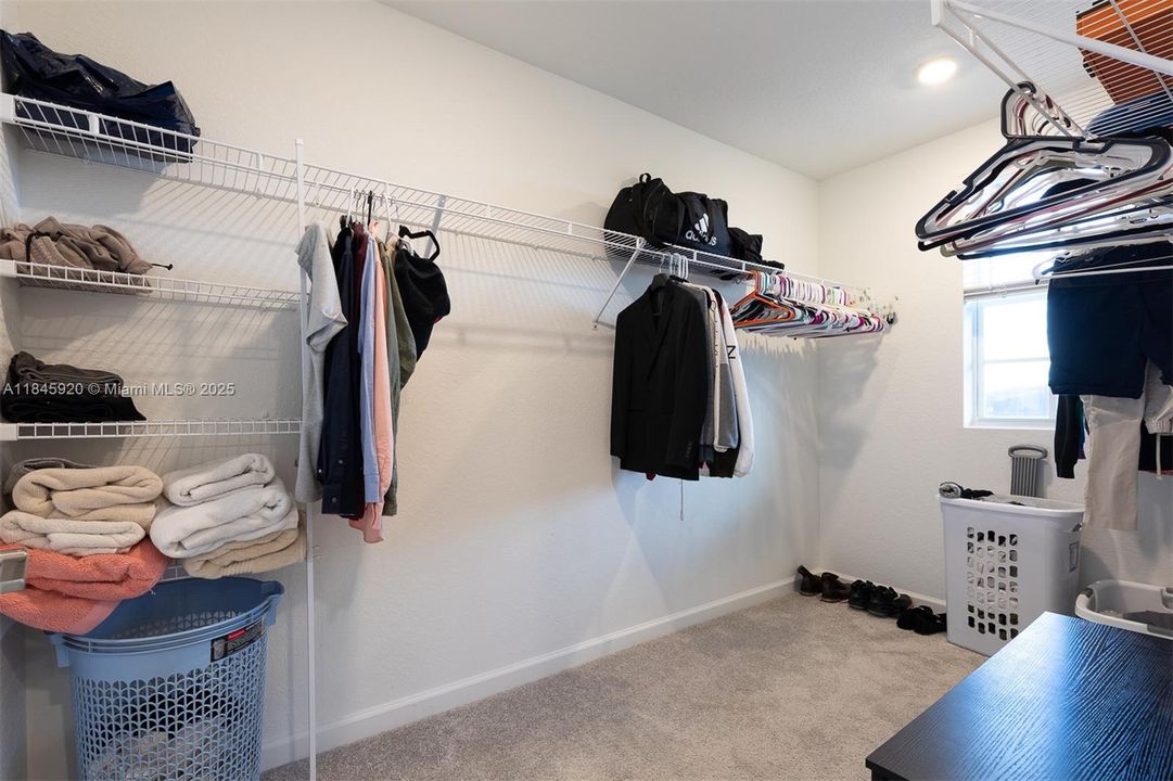 最近租的: $3,000 (6 贝兹, 3 浴室, 2589 平方英尺)