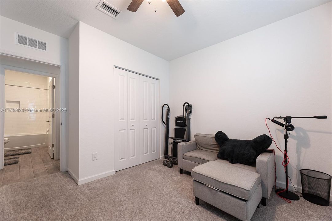 最近租的: $3,000 (6 贝兹, 3 浴室, 2589 平方英尺)