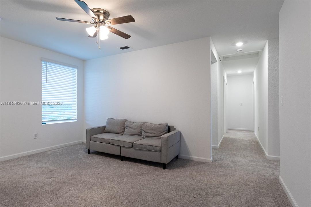 最近租的: $3,000 (6 贝兹, 3 浴室, 2589 平方英尺)