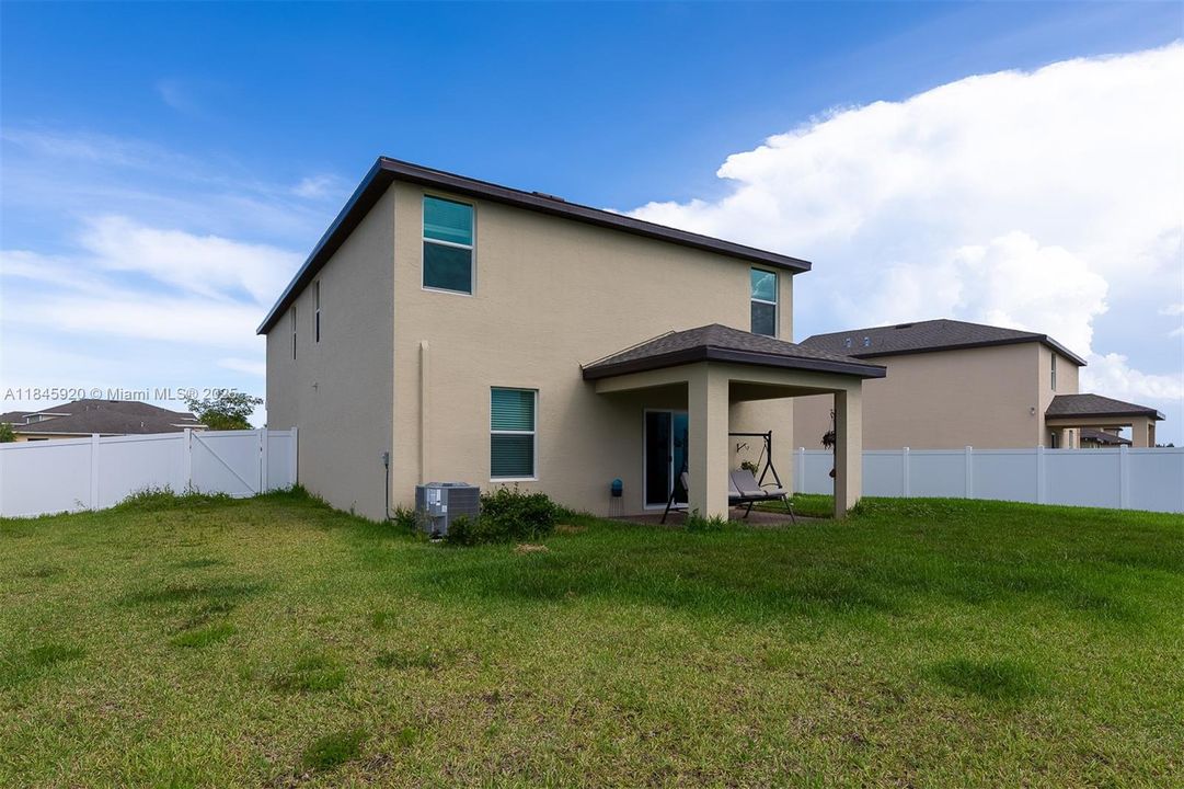 最近租的: $3,000 (6 贝兹, 3 浴室, 2589 平方英尺)