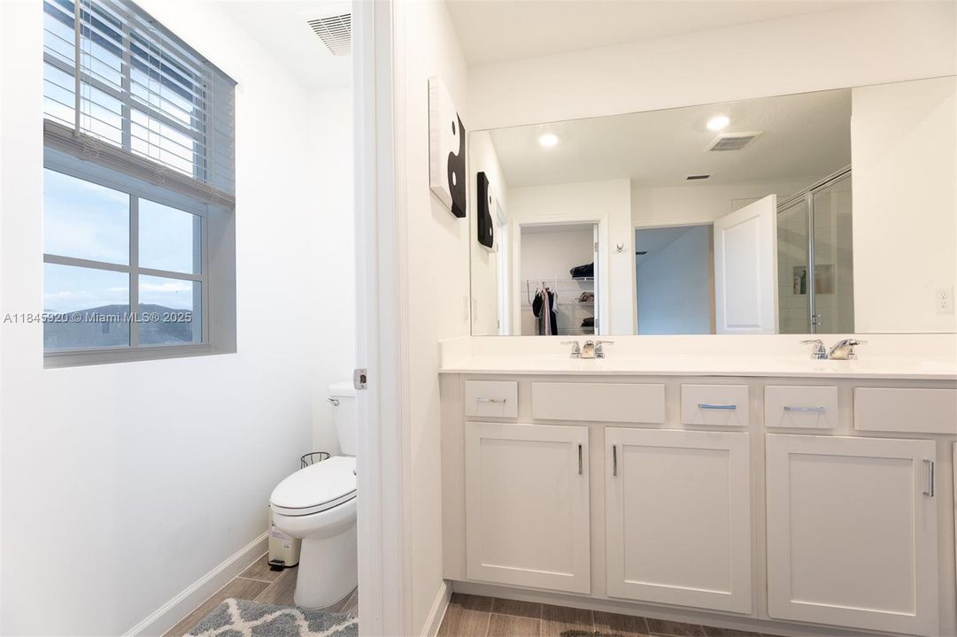 最近租的: $3,000 (6 贝兹, 3 浴室, 2589 平方英尺)