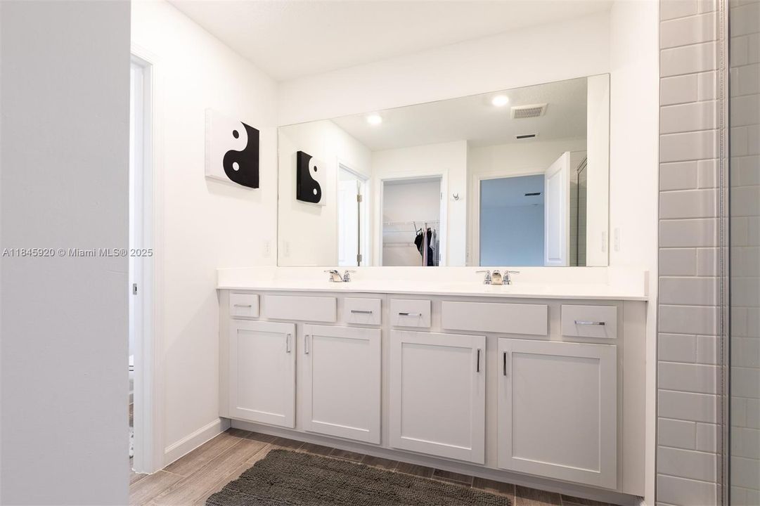 最近租的: $3,000 (6 贝兹, 3 浴室, 2589 平方英尺)