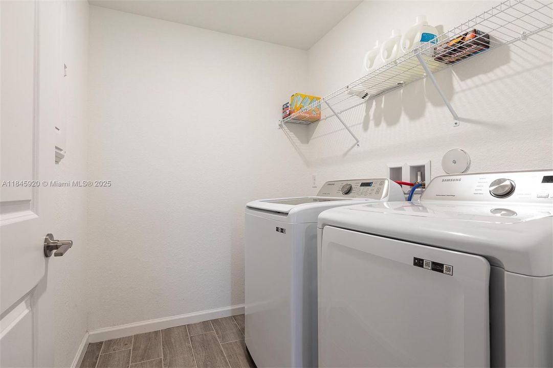 最近租的: $3,000 (6 贝兹, 3 浴室, 2589 平方英尺)