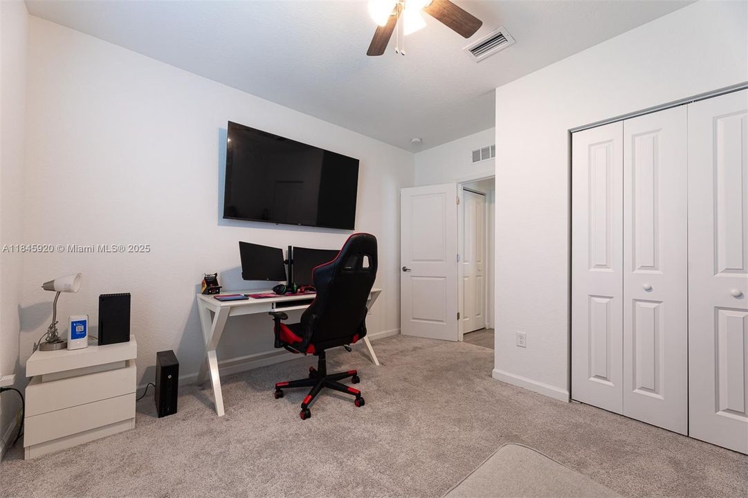 最近租的: $3,000 (6 贝兹, 3 浴室, 2589 平方英尺)