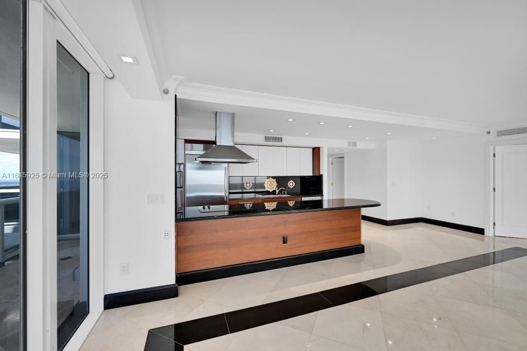 Recientemente alquilado: $9,000 (3 camas, 3 baños, 2078 Pies cuadrados)