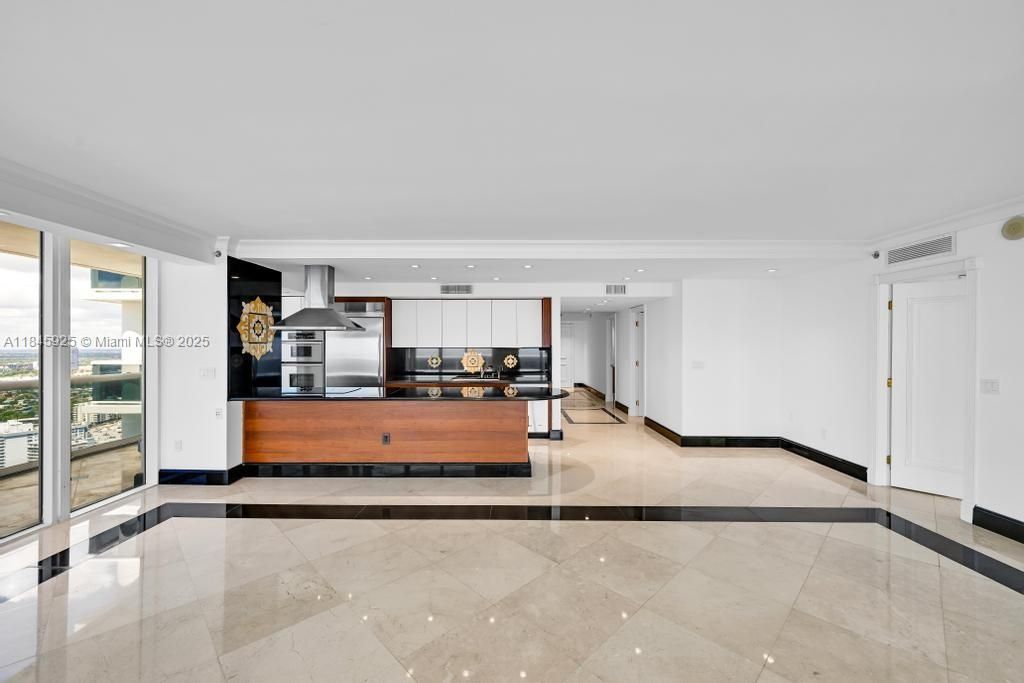 Recientemente alquilado: $9,000 (3 camas, 3 baños, 2078 Pies cuadrados)
