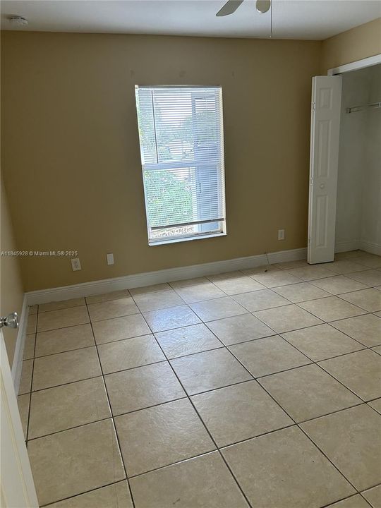 For Rent: $1,900 (3 beds, 2 baths, 1221 Square Feet)