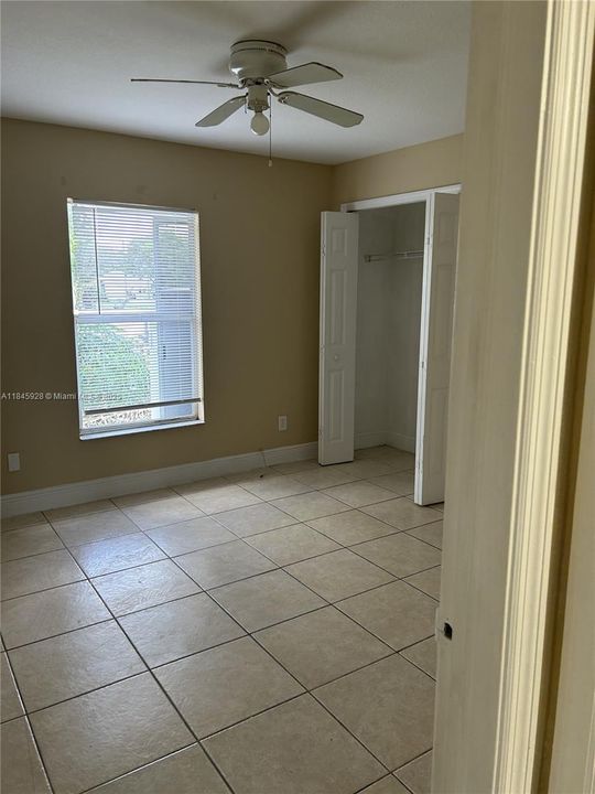 For Rent: $1,900 (3 beds, 2 baths, 1221 Square Feet)