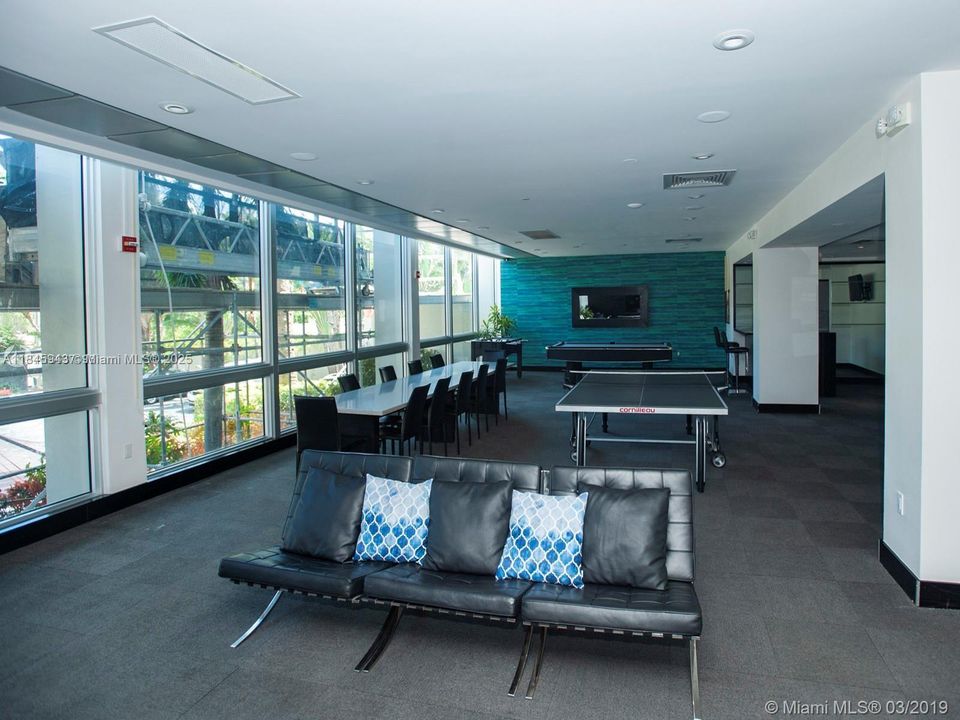 For Sale: $459,000 (1 beds, 1 baths, 970 Square Feet)