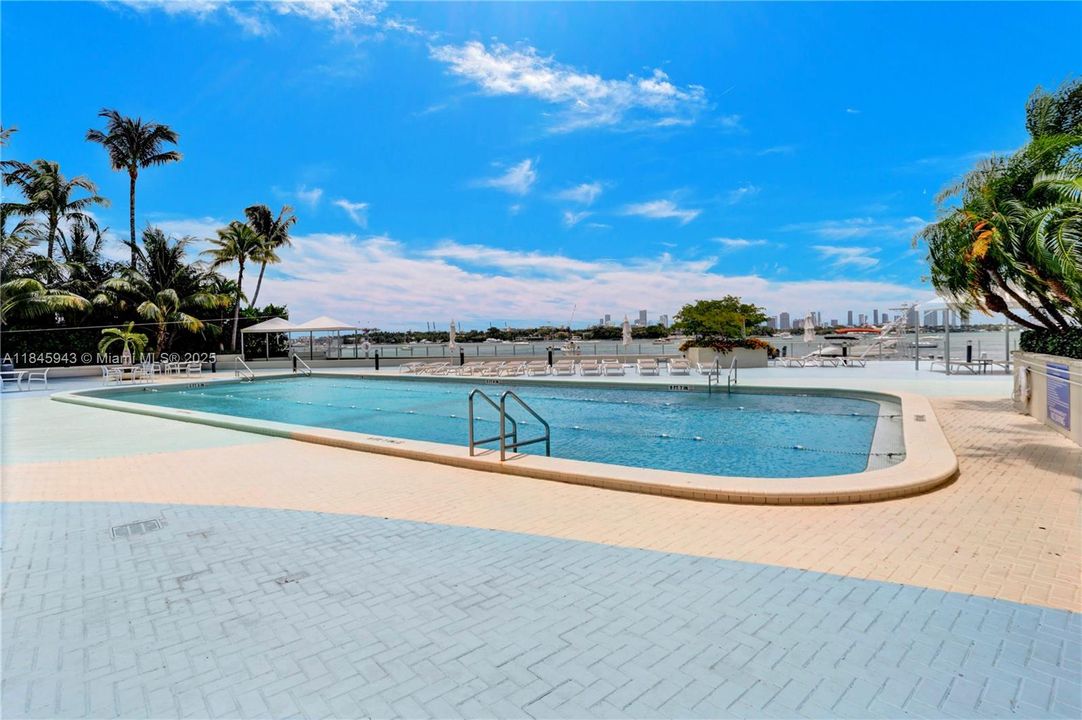 For Sale: $459,000 (1 beds, 1 baths, 970 Square Feet)