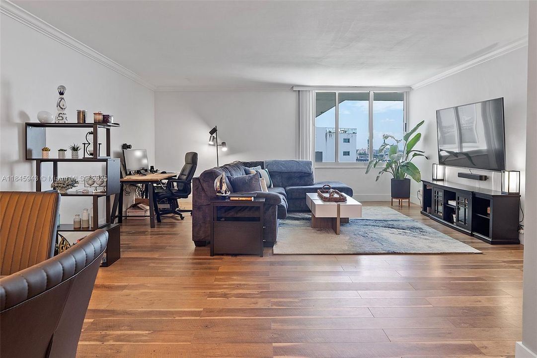 For Sale: $459,000 (1 beds, 1 baths, 970 Square Feet)