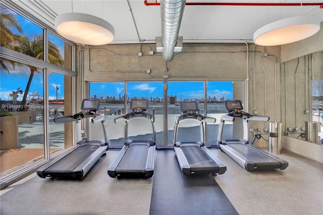 For Sale: $459,000 (1 beds, 1 baths, 970 Square Feet)