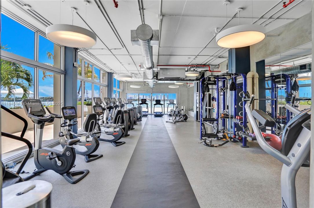 For Sale: $459,000 (1 beds, 1 baths, 970 Square Feet)