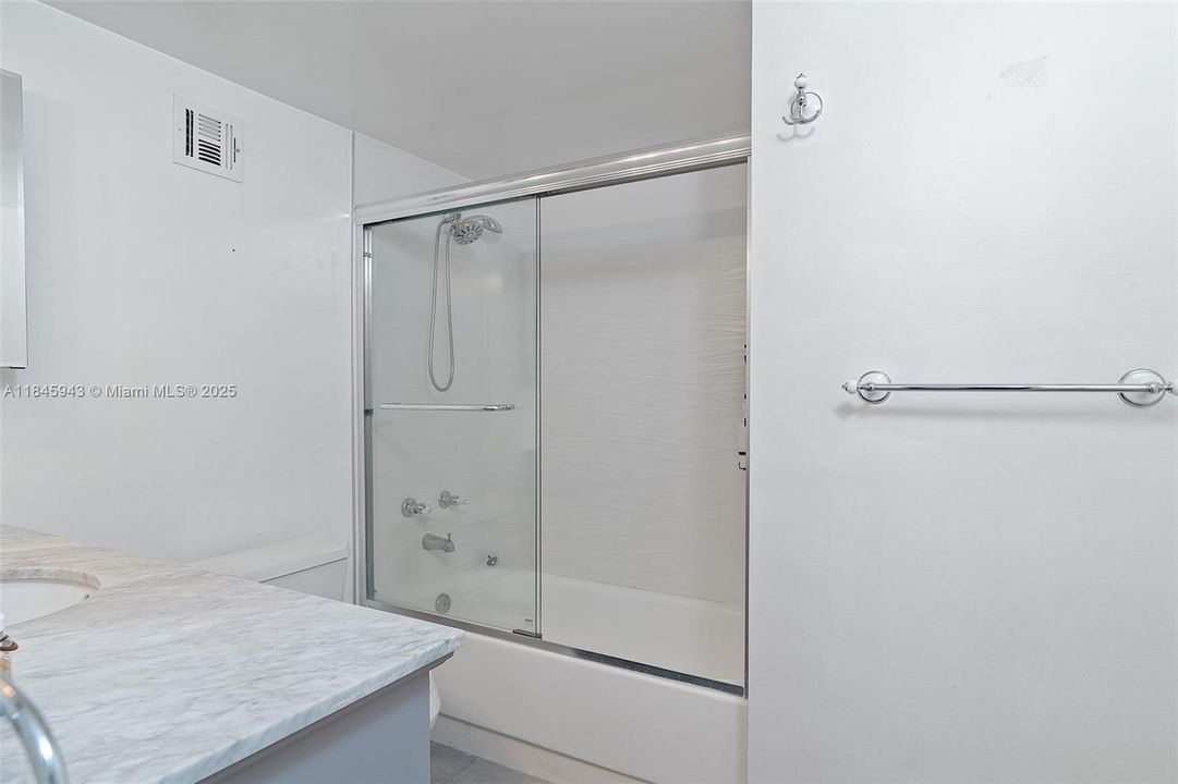 For Sale: $459,000 (1 beds, 1 baths, 970 Square Feet)